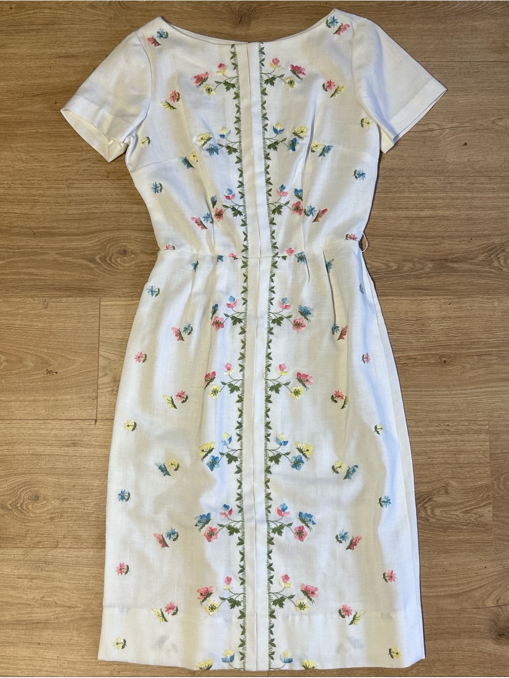 1950’s Vintage Workers Union Floral Embroidered Short-Sleeve Sheath Dress